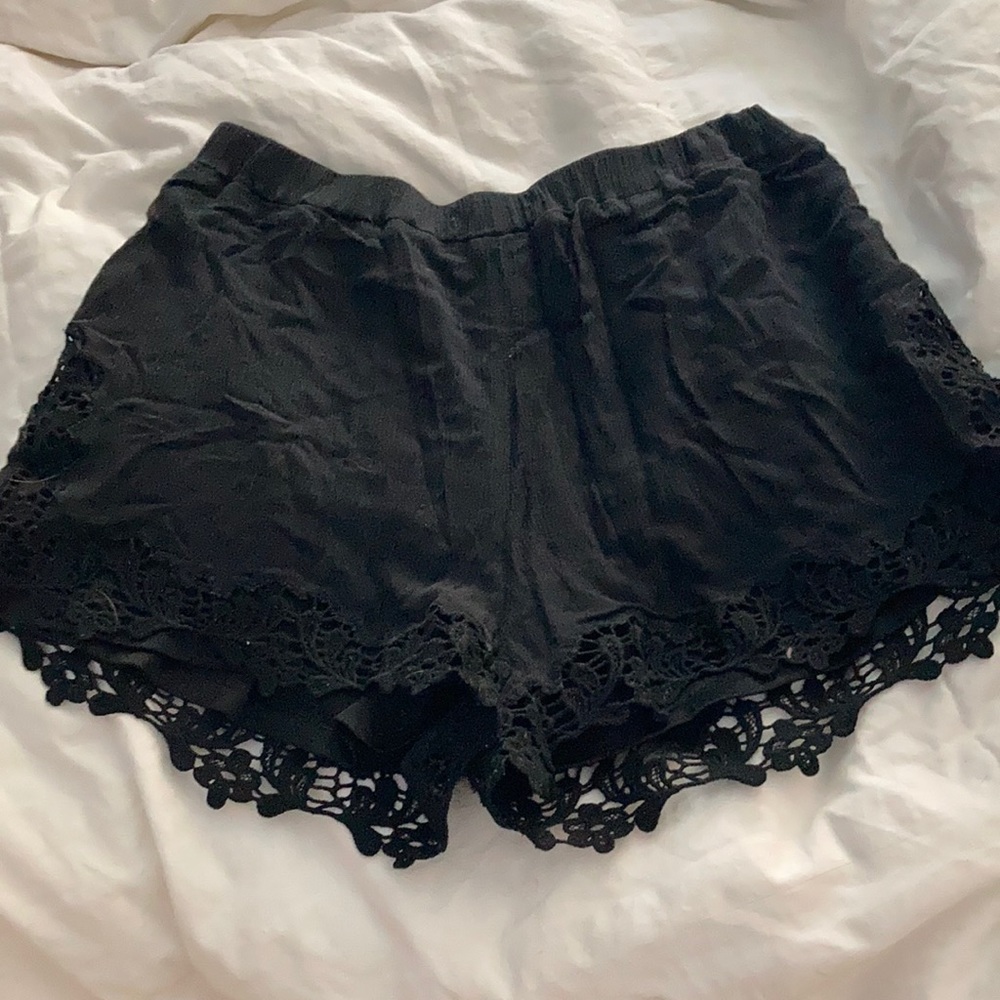 Pins and needles shorts black